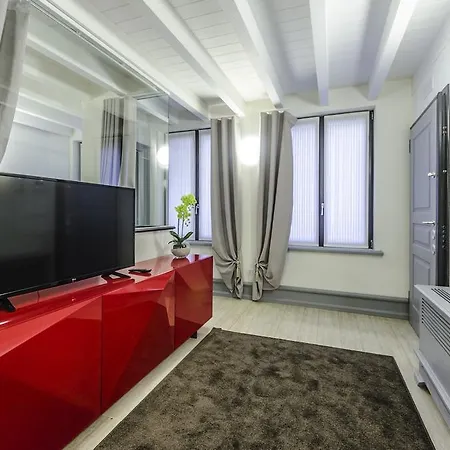 아파트 뉴 럭셔리 *