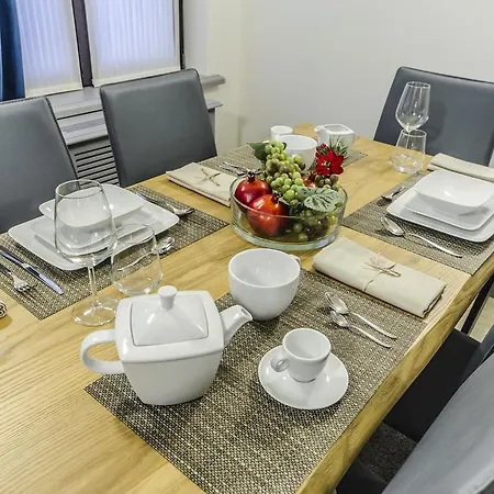 아파트 뉴 럭셔리 *