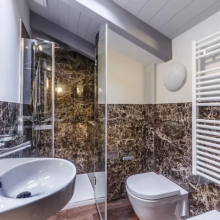 ニュー ラグジュアリー レジデンス *